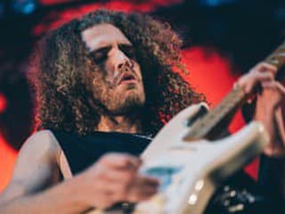 Dávid Bílek v Banskej Bystrici odštartoval turné Gitarová Show 2026. Lepší začiatok si vysnívať nemohol