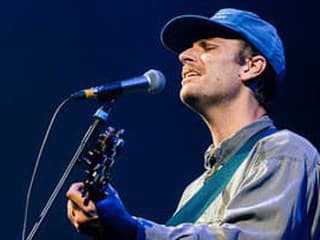 Mac DeMarco je melancholický fracek. Obe svoje polohy predviedol vypredanému Fóru Karlín v Prahe