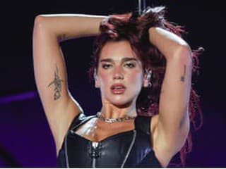 Dua Lipa spieva Ewu Farnu. V Prahe začal týždeň Femme Fatale
