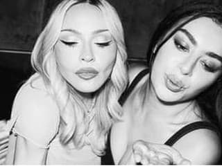 Madonna a Charli XCX sa stretli na tanečnom parkete. V Danceteria Afterhours spájajú dva svety klubovej kultúry