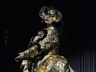 Björk vydá orchestrálny živý album. Vráti sa na ňom k piesňam z nahrávky Medúlla
