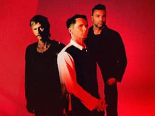 Muse opäť menia pravidlá hry. Novinka Nightshift Superstar ich posúva do vôd funku a tanečného rocku