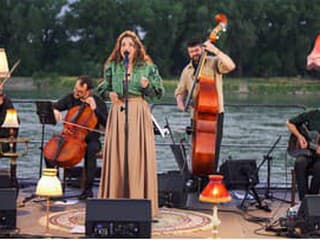 Júlia Kozáková vydáva Flor Nueva: Od prvenstiev vo world music rebríčkoch k autorskému EP plnému jemnosti a priateľstiev