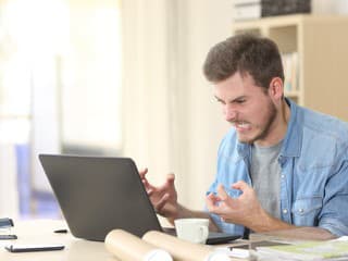 Tichý odchod (Quiet Quitting) vs. Hlučný odchod (Loud Quitting): Ktorý typ zamestnanca sedí vedľa vás?