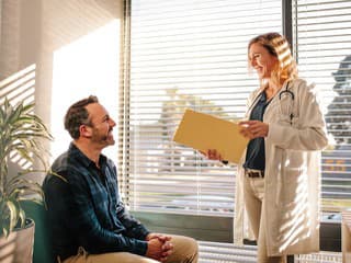 Chystáte sa k lekárovi počas home officu či pružného času? Pozrite sa, čo vám zamestnávateľ (ne)preplatí