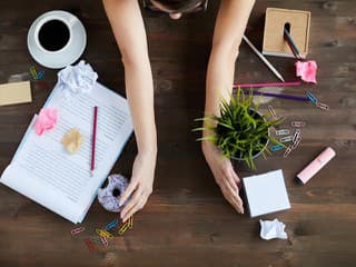 Jarná únava v open-space: Ako nevyhorieť skôr, než príde prvá letná dovolenka?