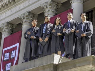 Keď „áčko“ prestane znamenať výnimočnosť: Harvard sprísni udeľovanie najlepších známok