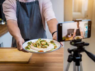 Neuveríte, prečo dnes toľko ľudí maká na dvoch frontoch. Side jobs sa stali novým normálom