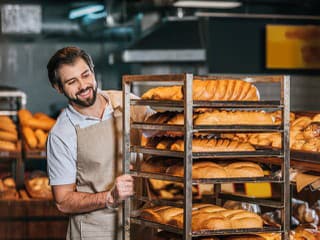 Voňavé remeslo s kráľovským platom: Hľadáte si prácu ako pekár? Tieto inzeráty ponúkajú viac ako 1500 EUR!