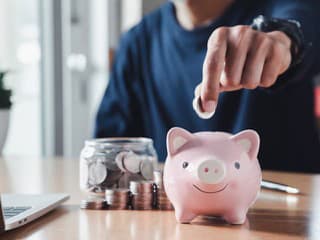 Štvrtina Slovákov nemá žiadnu finančnú rezervu. Najhoršie sú na tom mladí a ľudia s nízkym vzdelaním