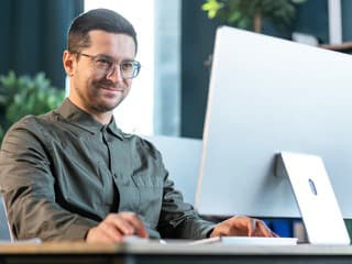 Jeden psychologický trik, ktorý vám v práci ušetrí hodiny času