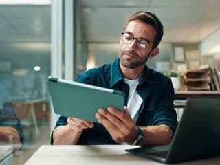 Osobná značka zamestnanca na LinkedIn: Kde je hranica medzi slobodou a lojalitou?