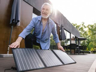 Dôchodcovia, pozor: Štátna podpora na solárne panely pokryje väčšinu výdavkov