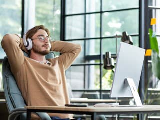 Nestíhate v práci a hlava vám ide naplno? Mindfulness môže byť vaša tajná zbraň