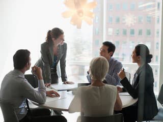 Prečo niektorí ľudia v práci napredujú rýchlejšie? Gallup odhalil prekvapivý faktor úspechu