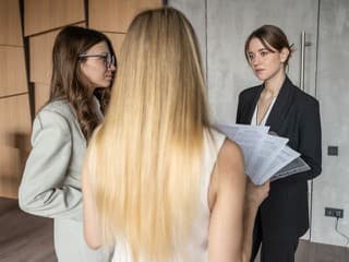 Mladí chcú zostať doma, no prácu si nevedia nájsť: Čo robiť, ak sa nechcete sťahovať?