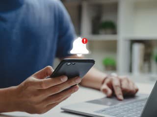 Digitálna únava: Prečo nás neustála online komunikácia vyčerpáva a znižuje produktivitu