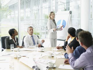 To, čo príde v roku 2025, zmení naše kariéry. Globálna ekonomika mieša karty na trhu práce