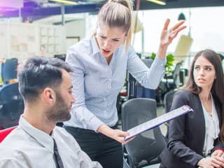 Odchádzame od šéfov, nie od firiem: Prečo je váš nadriadený kľúčom k vašej výpovedi?