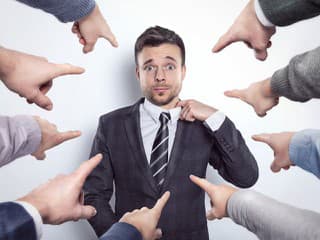 Frfloš kolega vás ničí? Naučte sa, ako prežiť pracovné dni bez stresu