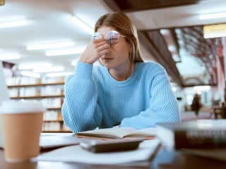 Prečo nás digitálny svet potichu vyčerpáva a ako tomu konečne predísť