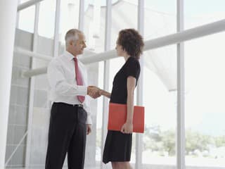 Tieto pracovné ponuky vás môžu vystreliť v kariére: Firmy hľadajú recruiterov, manažérov aj lekárov. Patríte medzi nich?