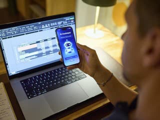 AI už nie je bonus. Ľudia s týmito zručnosťami zarábajú v priemere o 56 % viac