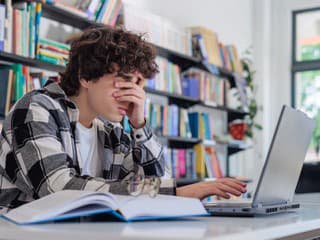Gen Z má novú konkurenciu. O junior pozície sa čoraz viac zaujímajú aj TÍTO pracovníci!