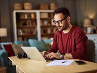 Chcete slobodu, vyšší príjem a prácu podľa seba? Takto začnete podnikať bez chaosu a zbytočných chýb