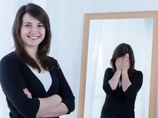 Imposter syndróm: Prečo o sebe pochybujú aj úspešní a ako z toho von