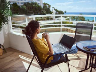 Prieskum: Firmy home office nerušia, hľadajú skôr hybridný model