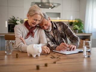 Materská alebo dôchodok na obzore? Pravda o zníženom príjme vás môže nepríjemne prekvapiť