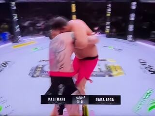 VIDEO Zápas bez pravidiel skončil otrasne: Václav Mikulášek takmer prišiel o ucho!