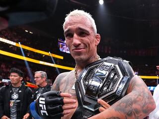 Charles Oliveira ovládol odvetu s Maxom Hollowayom: Titul BMF má nového majiteľa!