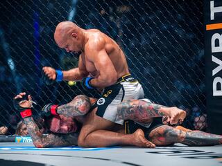 Marek Bartl doplatil na náročné zhadzovanie: Tyrone Pfeifer ukončil zápas v treťom kole!