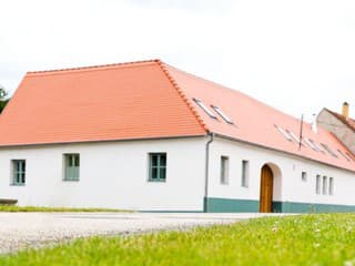 Speváčka Martina Pártlová premenila starý statok na nádherné bývanie. Cítiť tu úžasnú pohodu a pokoj vidieka