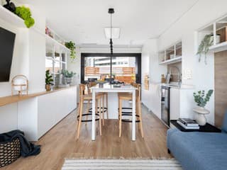 Z bytu uprostred mesta ani netreba odchádzať na dovolenku. Stačí vyjsť na terasu a nerobiť vôbec nič!