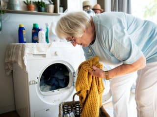 Týmto pravidlám pri praní sme verili dekády, no dnes už neplatia. Ktoré zastarané postupy stále používame?