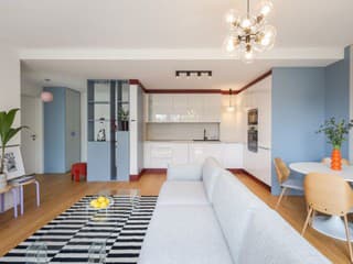 Chcel rýchly proces a pocit ozajstného domova. V developerskom byte vytvorili perfektné bývanie a ešte i zostali v rozpočte