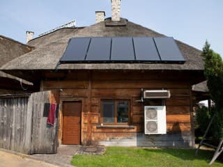 9 možností na vykurovanie chalúp, ktoré navštevujete len občas. Čo vyhreje priestor hneď a čo má nízku spotrebu?