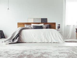 Pantone farbu roka 2026 šokovala svet a vyvolala kontroverziu. Volá sa Cloud Dance a niektorí by ju farbou nenazvali