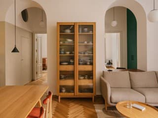 Premena, ktorou sa môžu inšpirovať aj naše mestské byty. Z tmavého bývania vzniklo skvelé bývanie pre moderný život