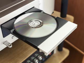 7 nápadov, ako využiť staré CD, na ktoré doma sadá prach. Skúšali ste už trik, ako ochrániť úrodu pred vtákmi?