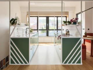 Loft rebeluje proti pravidlám a bol to skvelý nápad! Miesto obývačky nájdete spálne a takú kuchyňu by nik nečakal!