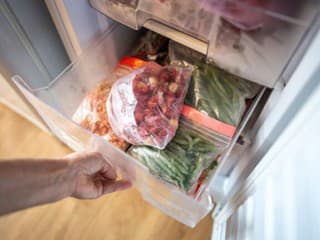 10 šikovných kuchynských trikov, ktoré naozaj fungujú. Tieto vám uľahčia každodenné práce!