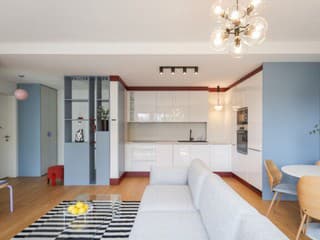 Chcel rýchly proces a pocit ozajstného domova. V developerskom byte vytvorili perfektné bývanie a ešte i zostali v rozpočte