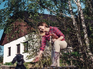 Vyzerá ako zo starých čias, no nedajte sa zmiasť. Vnútri však nájdete útulnosť a klasickú atmosféru chalupy