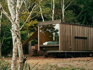 Našli perfektný spôsob, ako z ruchu mesta uniknúť do prírody. Miesto je skromné, ale dalo by vám pokoj a relax