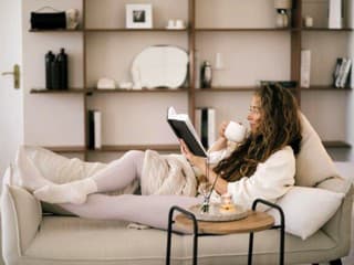 Obrazoviek sa nezbavujte, len im nastavte hranice. 6 tipov na vytvorenie domova, kde ľahšie odložíte mobil aj notebook