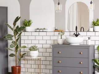 Ako vyrátať množstvo obkladu do kúpeľne a ako lepiť nové kachličky na staré? Nasledujte tieto kroky